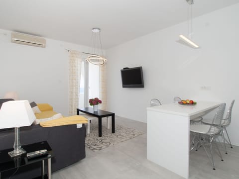 Panoramic Apartment, Terrace, Sea View | Desk, rollaway beds, free WiFi