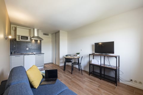 Standard Studio (for 2) | Living area | Flat-screen TV