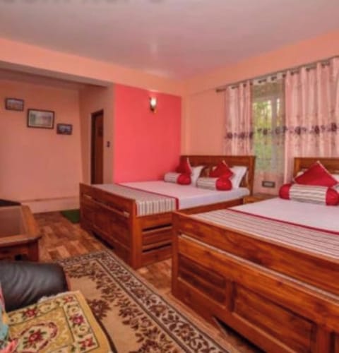Deluxe Triple Room | Desk, soundproofing, free WiFi, bed sheets