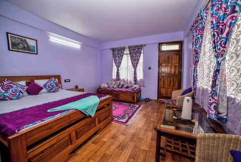Deluxe Triple Room | Desk, soundproofing, free WiFi, bed sheets