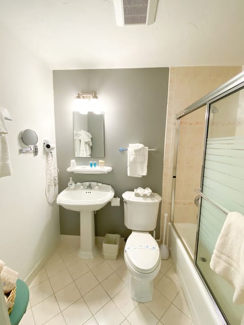 Standard Triple Room, Private Bathroom (Room 111) | Bathroom | Free toiletries, hair dryer, towels, soap