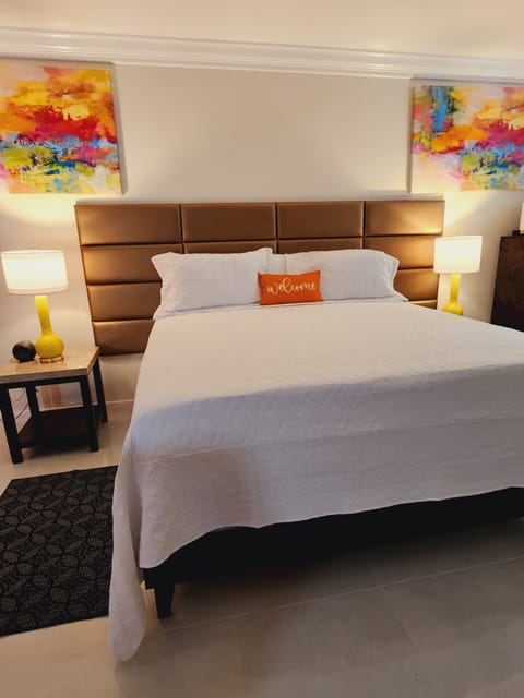 Deluxe Studio, 1 King Bed, Ocean View | 1 bedroom, premium bedding, down comforters, pillowtop beds