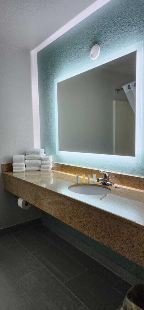 Combined shower/tub, eco-friendly toiletries, hair dryer, towels