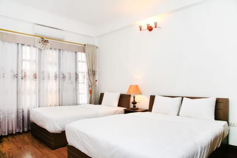 Family Triple Room | Minibar, desk, free WiFi, bed sheets