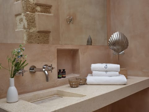 Penthouse Suite with Private Terrace & Sea View | Bathroom | Deep soaking tub, eco-friendly toiletries, hair dryer, bathrobes