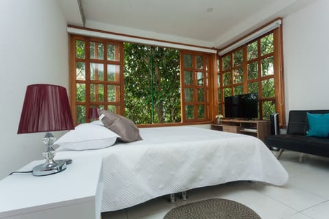 Executive Double Room, Non Smoking, Garden View | Bathroom | Shower, hydromassage showerhead, towels, soap