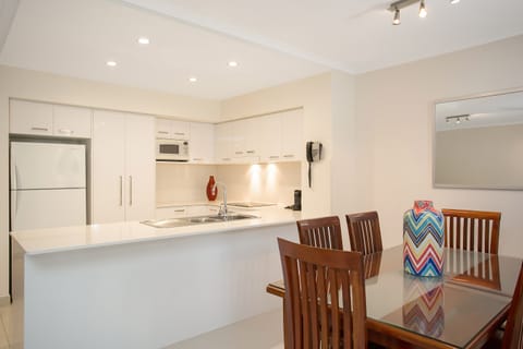 2 Bedroom Deluxe | Private kitchen | Fridge, microwave, dishwasher, coffee/tea maker