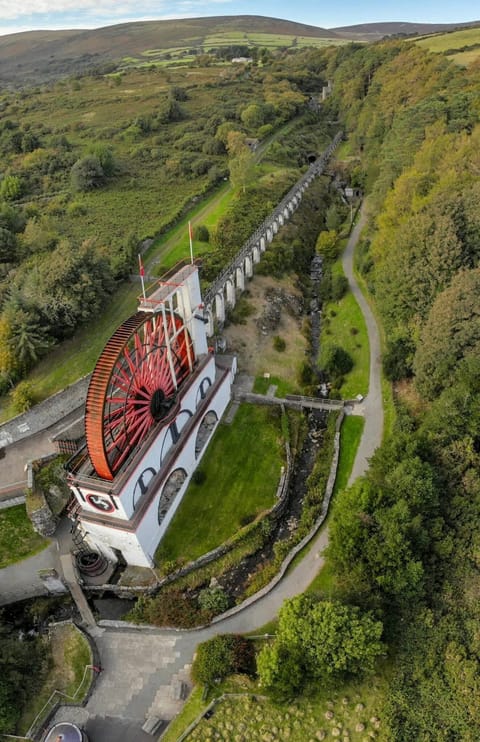 Laxey Wheel 2 minutes away by car/ 15 minutes away walking. 