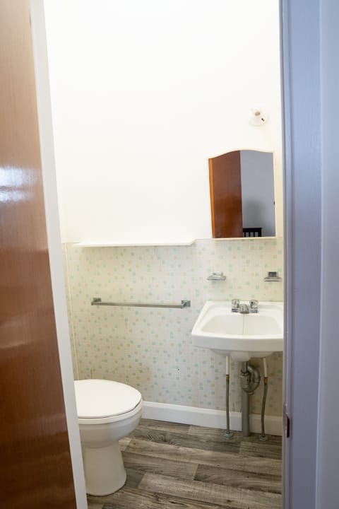 Standard Single Room | Bathroom