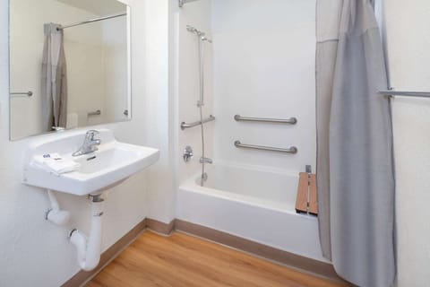 Standard Room, 1 Double Bed, Accessible, Non Smoking | Accessible bathroom
