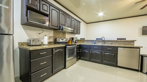 Family kitchen suite | Private kitchen