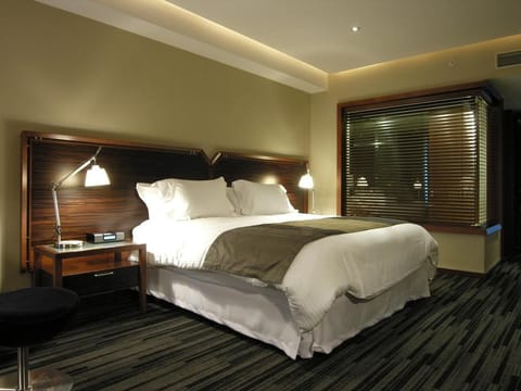 Superior Double Room | Minibar, in-room safe, desk, cribs/infant beds