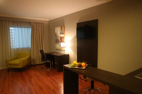 Executive Suite (Master) | Premium bedding, pillowtop beds, in-room safe, desk