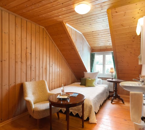 Traditional Single Room, Shared Bathroom, Mountain View | Premium bedding, individually decorated, individually furnished