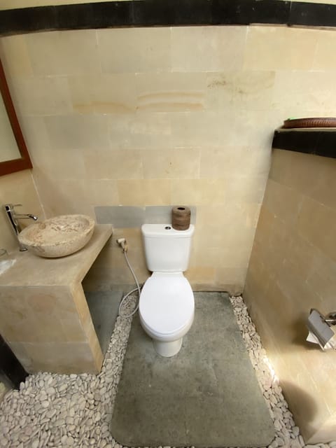 Cottage, 1 Double Bed | Bathroom | Shower, free toiletries, hair dryer, towels