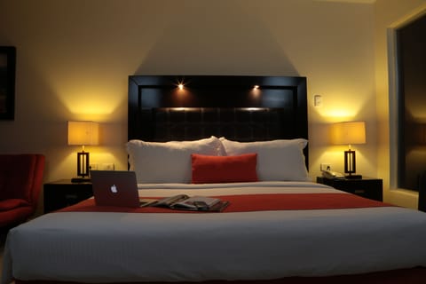 Junior Suite, 1 Bedroom | Premium bedding, in-room safe, desk, iron/ironing board