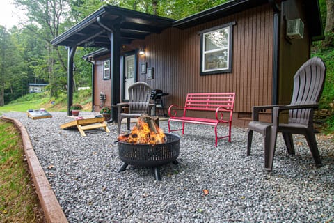 Comfort Cabin, Fireplace, Mountain View | Balcony