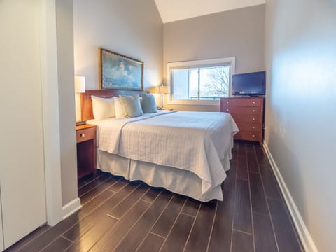 Dover Loft Suite- 2 Bedroom Loft | Premium bedding, desk, iron/ironing board, free wired internet