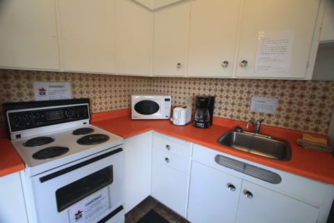 Deluxe Room, 1 Bedroom | Private kitchen | Full-size fridge, microwave, oven, electric kettle