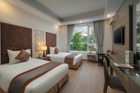 Superior Twin Room | Premium bedding, minibar, in-room safe, desk