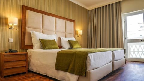 Comfort Double or Twin Room | Desk, blackout drapes, free WiFi, bed sheets