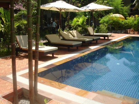 Outdoor pool, pool umbrellas, sun loungers