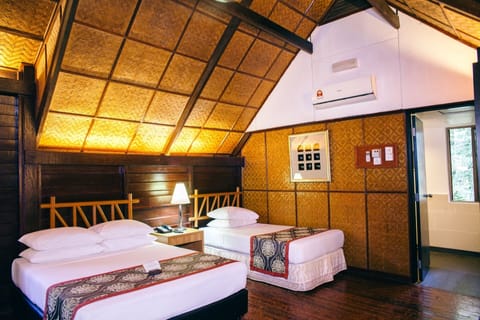 Chalet Half Board Double | In-room safe, bed sheets