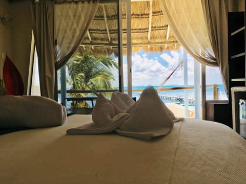 Romantic Suite, Beach View | Minibar, blackout drapes, soundproofing, free WiFi