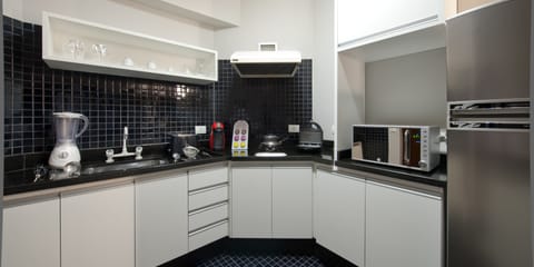 Elite Double Room | Private kitchenette | Full-size fridge, microwave