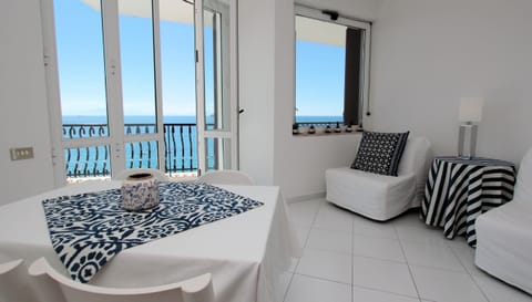 Family Apartment, 2 Bedrooms, Terrace, Sea View | Living area