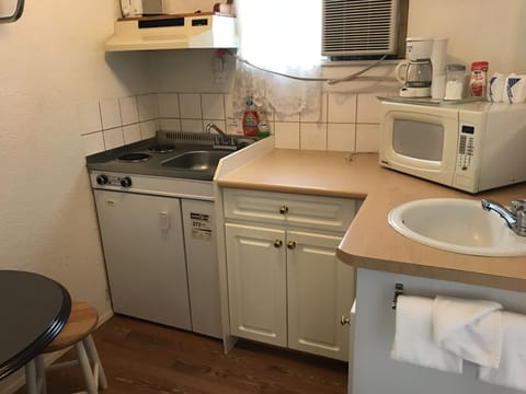 Double Room, 2 Double Beds - Pet Friendly | Private kitchenette | Fridge, microwave, coffee/tea maker, toaster