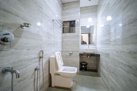 Deluxe Room | Bathroom