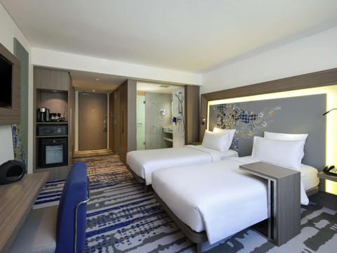 Executive Room, 2 Twin Beds | Hypo-allergenic bedding, minibar, in-room safe, desk