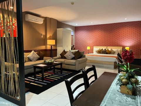 Suite (( B )) | Living area | LCD TV