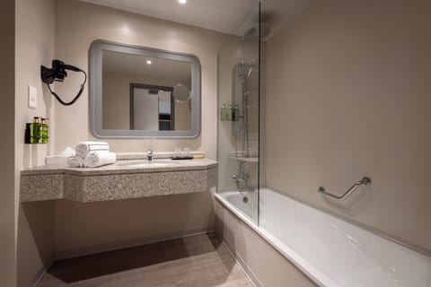 Combined shower/tub, deep soaking tub, free toiletries, hair dryer