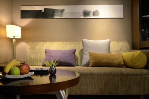 Suite, 1 King Bed, Non Smoking | Minibar, in-room safe, desk, laptop workspace