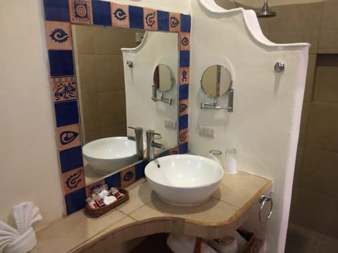 Standard Twin Room, 2 Double Beds | Bathroom | Shower, hair dryer, bathrobes, slippers