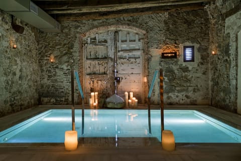 Couples treatment rooms, spa tub, steam room, Turkish bath