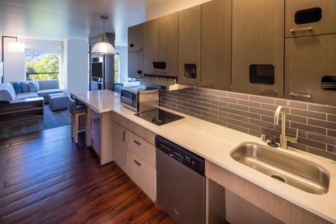 Suite, 1 King Bed with Sofa bed, Accessible (Shower) | Desk, blackout drapes, iron/ironing board, free cribs/infant beds