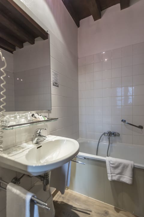 Double Room (Budget) | Bathroom | Bathtub, designer toiletries, hair dryer, towels