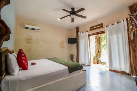 Room with King Bed with Terrace Garden View and Private Bathroom | Minibar, in-room safe, free WiFi, bed sheets