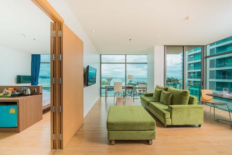 Suite, Sea View | Living area | LCD TV