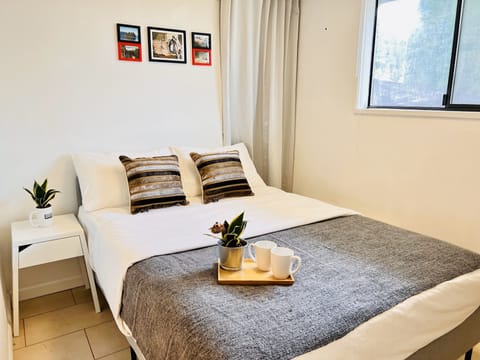 City Apartment, 2 Bedrooms | Desk, free WiFi