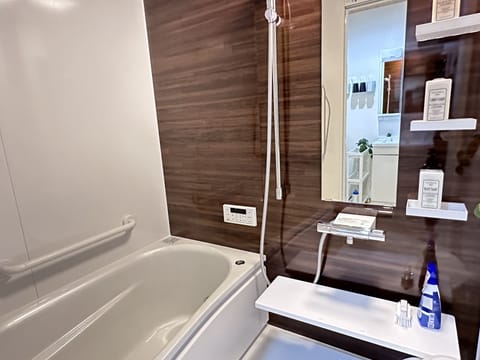 Superior Villa | Bathroom | Rainfall showerhead, free toiletries, hair dryer, slippers