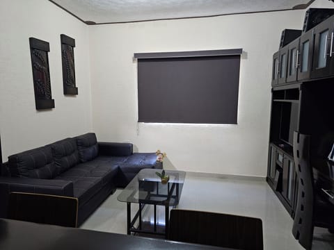 Deluxe Room, Accessible, Non Smoking | Living area