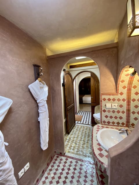 Deluxe Room Kenz - Private Terrace (King Size) | Bathroom | Free toiletries, hair dryer, bathrobes, bidet