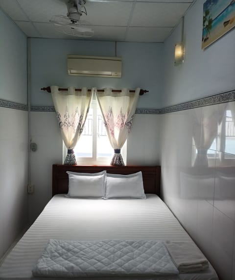 Double Room | Minibar, in-room safe, desk, blackout drapes