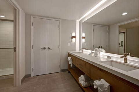Suite, 1 King Bed (Parlor) | Bathroom | Free toiletries, hair dryer, towels