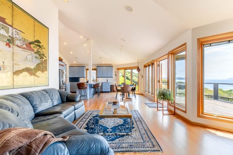 A home that frames the ocean's majesty from every angle.