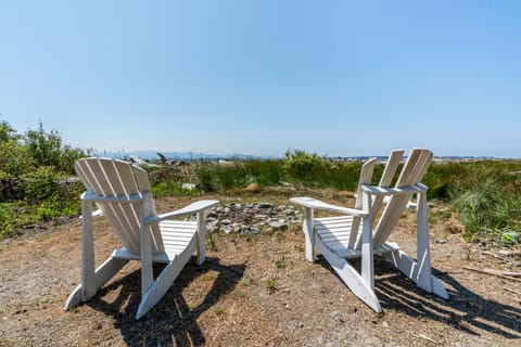 Gather around the firepit to bask in the ocean's glory.